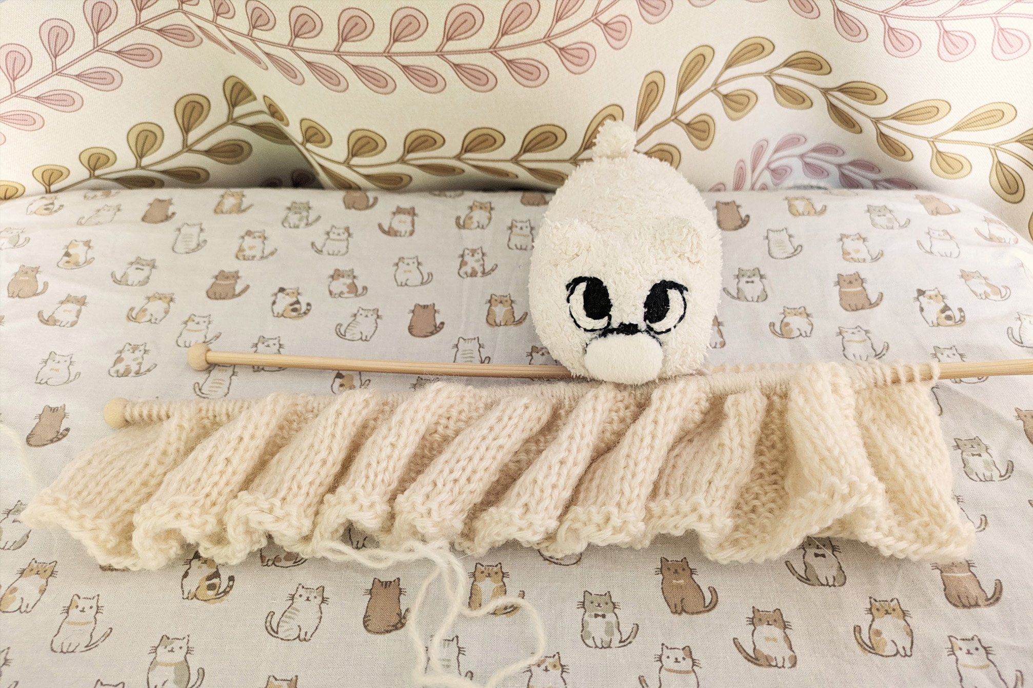 初めての手編みマフラーとマリー