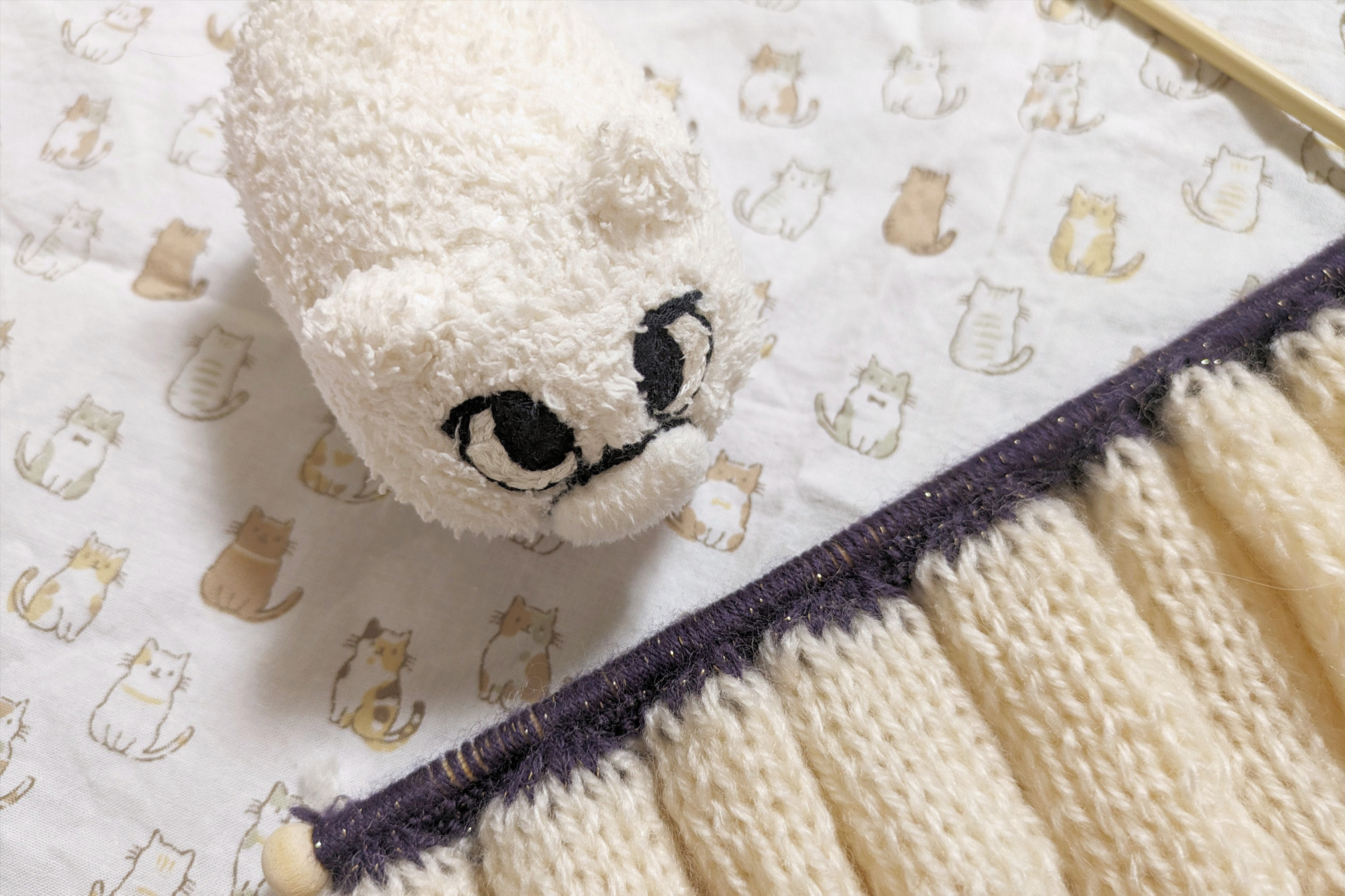 初めての手編みマフラーとマリー