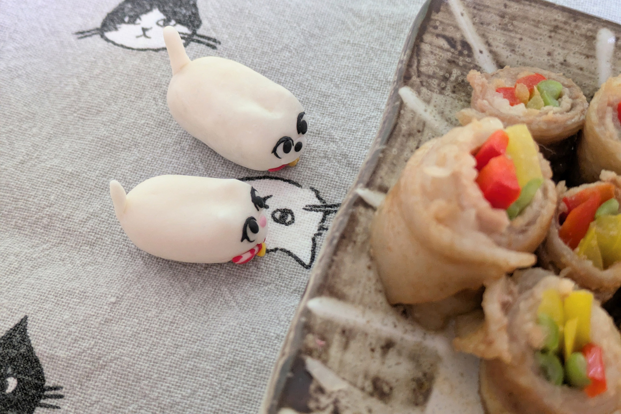 サヤエンドウとパプリカの肉巻きとマリーとハニー